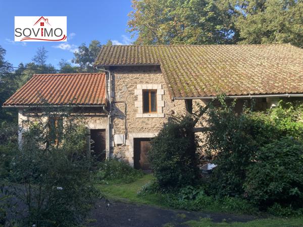 DANS UN CADRE EXCEPTIONNEL, ANCIEN MOULIN DU XVIIe siècle AVEC MAISON, GITE, TERRAIN BORD RIVIÈRE