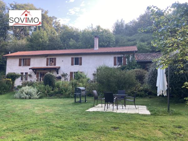 DANS UN CADRE EXCEPTIONNEL, ANCIEN MOULIN DU XVIIe siècle AVEC MAISON, GITE, TERRAIN BORD RIVIÈRE