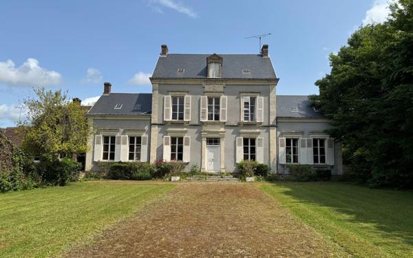 Maison à vendre    7 pièces •  Coulonges-les-Sablons