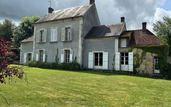 Maison à vendre    7 pièces •  Coulonges-les-Sablons