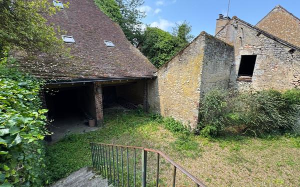 Maison à vendre    7 pièces •  Coulonges-les-Sablons