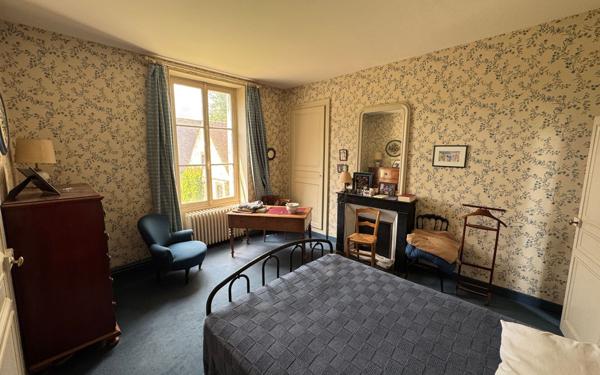 Maison à vendre    7 pièces •  Coulonges-les-Sablons