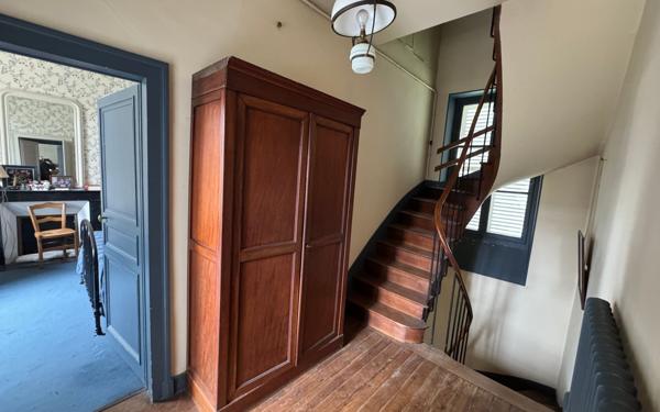 Maison à vendre    7 pièces •  Coulonges-les-Sablons