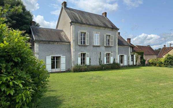 Maison à vendre    7 pièces •  Coulonges-les-Sablons