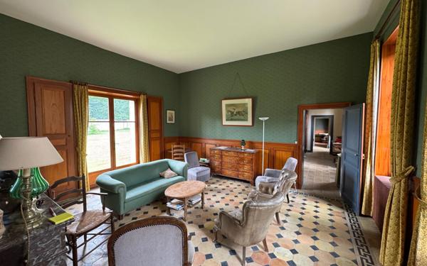 Maison à vendre    7 pièces •  Coulonges-les-Sablons