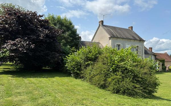 Maison à vendre    7 pièces •  Coulonges-les-Sablons