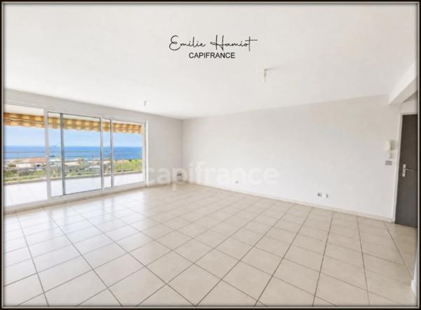 A Louer - Appartement de type 4 - Terrasse - Box - Parking - Vue mer - SCHOELCHER - Plateau Fofo