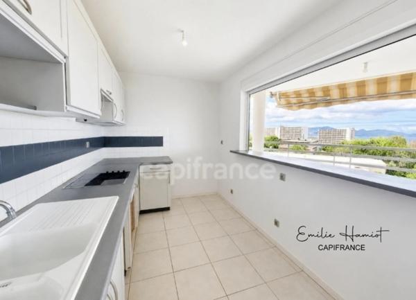 A Louer - Appartement de type 4 - Terrasse - Box - Parking - Vue mer - SCHOELCHER - Plateau Fofo