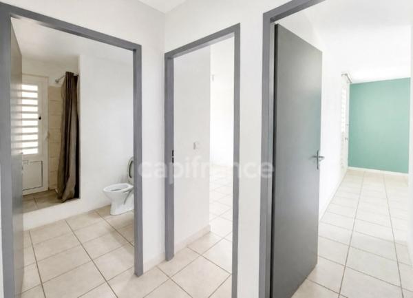 A Louer - Appartement de type 4 - Terrasse - Box - Parking - Vue mer - SCHOELCHER - Plateau Fofo