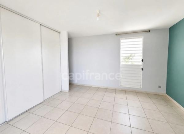 A Louer - Appartement de type 4 - Terrasse - Box - Parking - Vue mer - SCHOELCHER - Plateau Fofo
