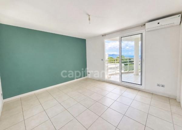 A Louer - Appartement de type 4 - Terrasse - Box - Parking - Vue mer - SCHOELCHER - Plateau Fofo