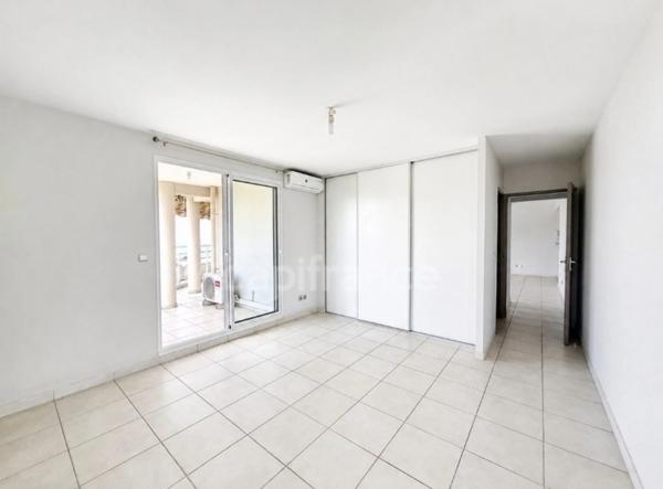 A Louer - Appartement de type 4 - Terrasse - Box - Parking - Vue mer - SCHOELCHER - Plateau Fofo
