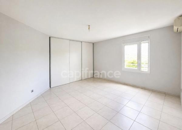 A Louer - Appartement de type 4 - Terrasse - Box - Parking - Vue mer - SCHOELCHER - Plateau Fofo