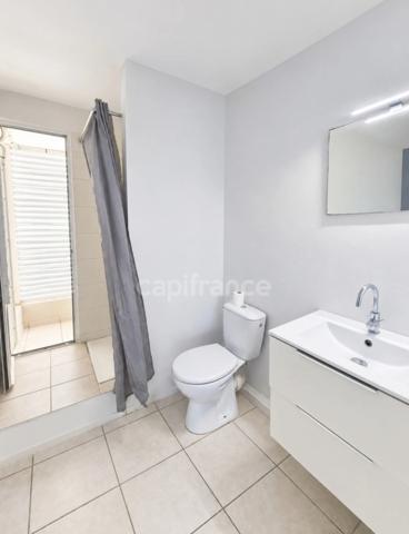 A Louer - Appartement de type 4 - Terrasse - Box - Parking - Vue mer - SCHOELCHER - Plateau Fofo