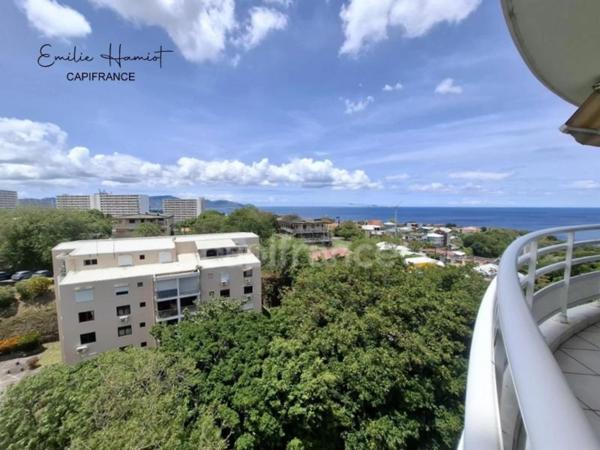 A Louer - Appartement de type 4 - Terrasse - Box - Parking - Vue mer - SCHOELCHER - Plateau Fofo