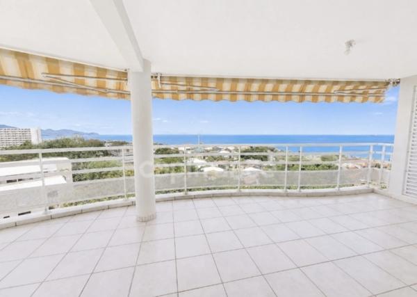 A Louer - Appartement de type 4 - Terrasse - Box - Parking - Vue mer - SCHOELCHER - Plateau Fofo