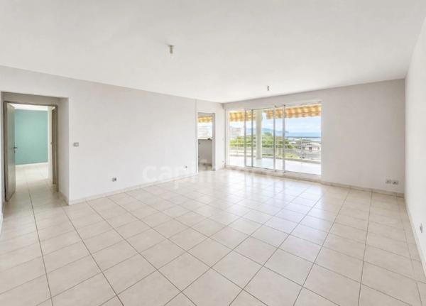 A Louer - Appartement de type 4 - Terrasse - Box - Parking - Vue mer - SCHOELCHER - Plateau Fofo