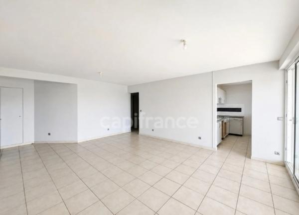 A Louer - Appartement de type 4 - Terrasse - Box - Parking - Vue mer - SCHOELCHER - Plateau Fofo