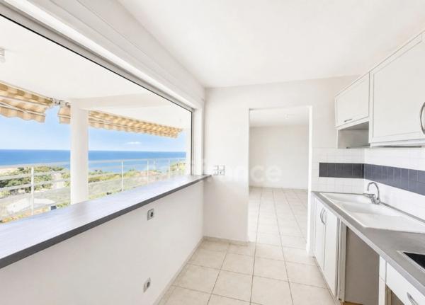 A Louer - Appartement de type 4 - Terrasse - Box - Parking - Vue mer - SCHOELCHER - Plateau Fofo
