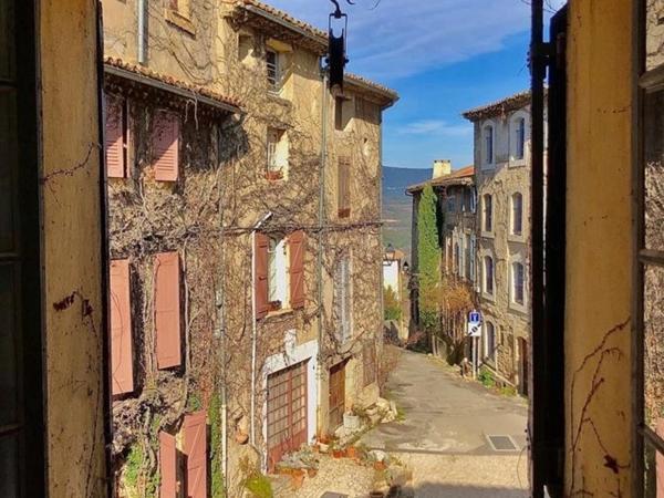 À VENDRE : Magnifique Maison de caractère au Cœur de Saignon, Luberon