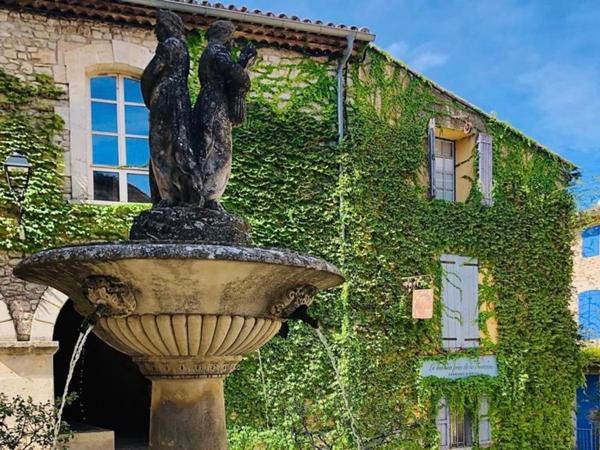 À VENDRE : Magnifique Maison de caractère au Cœur de Saignon, Luberon