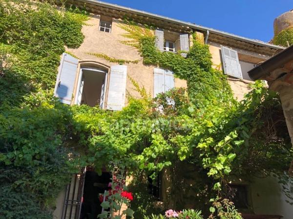 À VENDRE : Magnifique Maison de caractère au Cœur de Saignon, Luberon