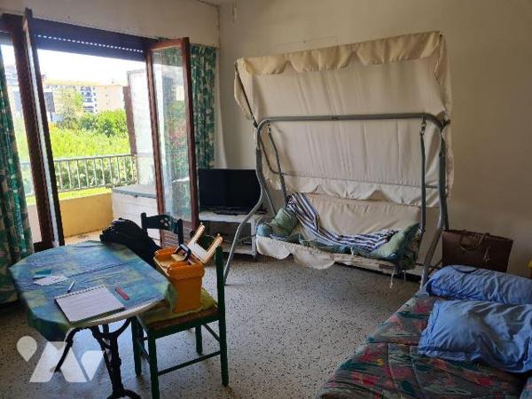 Rue Nicolas Péraldi, à 6km de l'aéroport Napoléon Bonaparte,à proximité de toutes commodités (g...