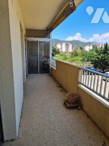 Rue Nicolas Péraldi, à 6km de l'aéroport Napoléon Bonaparte,à proximité de toutes commodités (g...