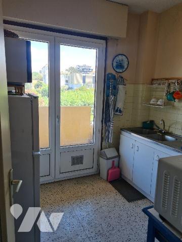 Rue Nicolas Péraldi, à 6km de l'aéroport Napoléon Bonaparte,à proximité de toutes commodités (g...