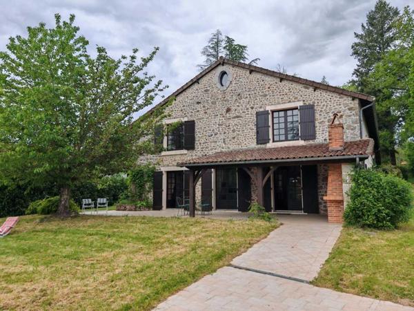 Maison ancienne - Piégut pluviers En secteur boisé, maison de 6 chambres de 315m² sur 5000m² de jardin