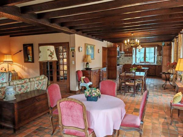 Maison ancienne - Piégut pluviers En secteur boisé, maison de 6 chambres de 315m² sur 5000m² de jardin
