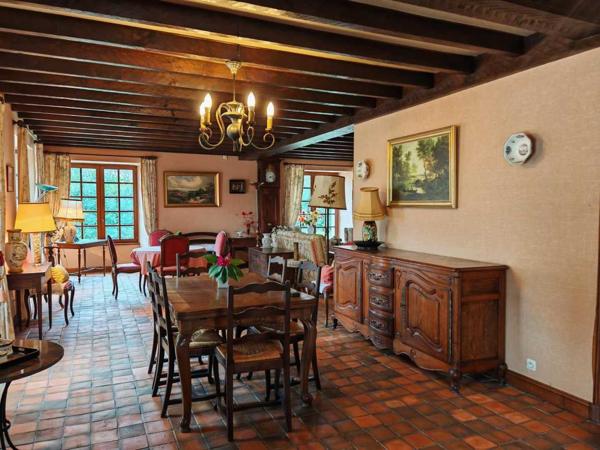 Maison ancienne - Piégut pluviers En secteur boisé, maison de 6 chambres de 315m² sur 5000m² de jardin