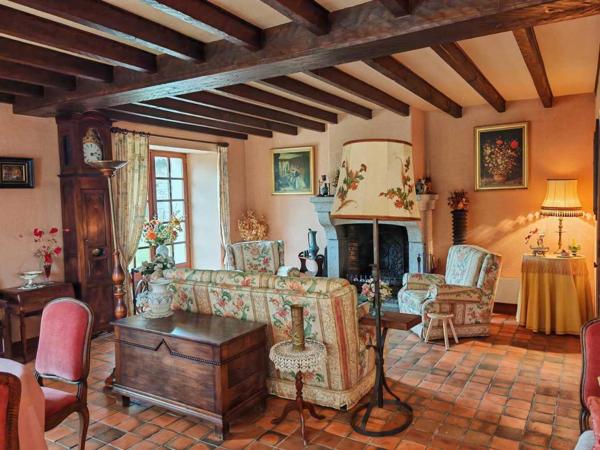 Maison ancienne - Piégut pluviers En secteur boisé, maison de 6 chambres de 315m² sur 5000m² de jardin