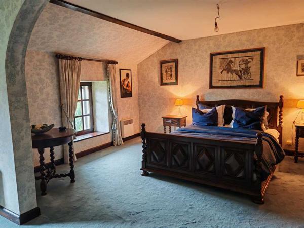 Maison ancienne - Piégut pluviers En secteur boisé, maison de 6 chambres de 315m² sur 5000m² de jardin