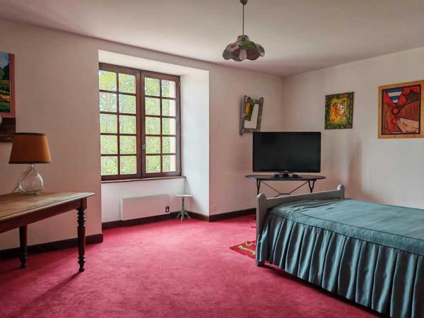 Maison ancienne - Piégut pluviers En secteur boisé, maison de 6 chambres de 315m² sur 5000m² de jardin