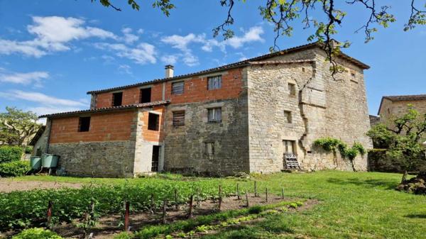 Maison ancienne - Figeac SECTEUR FIGEAC - Bâtisse en pierre de 485 m² à rénover – Village médiéval du Lot proche de FIGEAC