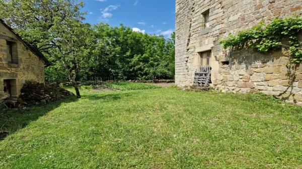 Maison ancienne - Figeac SECTEUR FIGEAC - Bâtisse en pierre de 485 m² à rénover – Village médiéval du Lot proche de FIGEAC