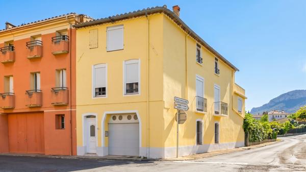 Vaste maison de village de 175 m2 avec immense garage, terrasse panoramique de 40 m2 et jardin - Saint-Paul-de-Fenouillet
