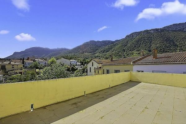 Vaste maison de village de 175 m2 avec immense garage, terrasse panoramique de 40 m2 et jardin - Saint-Paul-de-Fenouillet