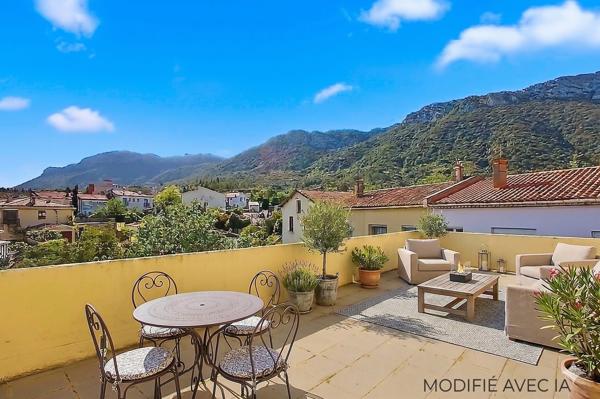 Vaste maison de village de 175 m2 avec immense garage, terrasse panoramique de 40 m2 et jardin - Saint-Paul-de-Fenouillet