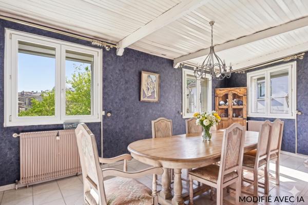Vaste maison de village de 175 m2 avec immense garage, terrasse panoramique de 40 m2 et jardin - Saint-Paul-de-Fenouillet