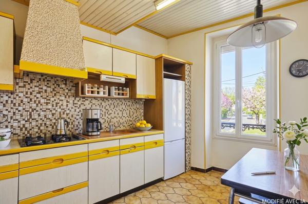 Vaste maison de village de 175 m2 avec immense garage, terrasse panoramique de 40 m2 et jardin - Saint-Paul-de-Fenouillet