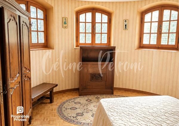 Maison de maître avec tourelle et piscine - potentiel exceptionnel - 413 m² - Draguignan