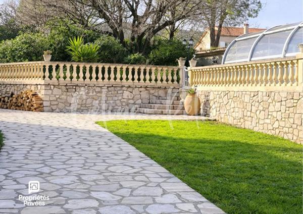 Maison de maître avec tourelle et piscine - potentiel exceptionnel - 413 m² - Draguignan