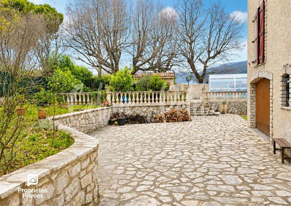 Maison de maître avec tourelle et piscine - potentiel exceptionnel - 413 m² - Draguignan