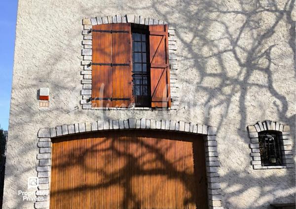 Maison de maître avec tourelle et piscine - potentiel exceptionnel - 413 m² - Draguignan