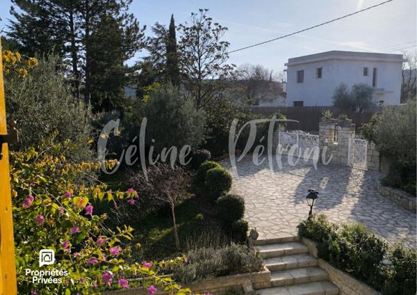 Maison de maître avec tourelle et piscine - potentiel exceptionnel - 413 m² - Draguignan