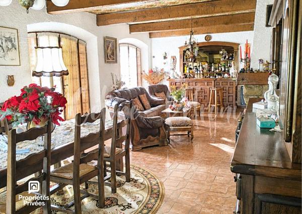 Maison de maître avec tourelle et piscine - potentiel exceptionnel - 413 m² - Draguignan