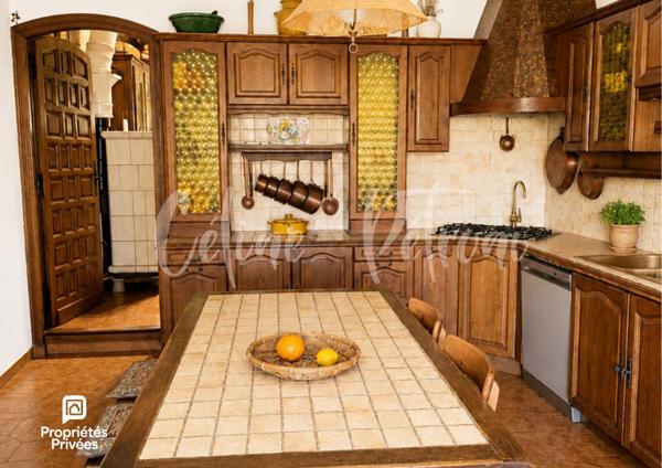 Maison de maître avec tourelle et piscine - potentiel exceptionnel - 413 m² - Draguignan