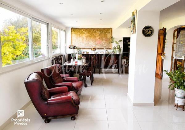 Maison de maître avec tourelle et piscine - potentiel exceptionnel - 413 m² - Draguignan